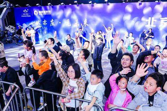 设立安全监控系统，确保活动现场秩序井然，安全无虞