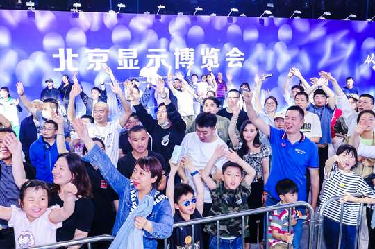 设置专业的裁判团队，确保比赛结果的公正和准确