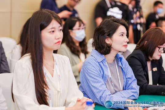 设置问答环节，让与会者就疑问与专家进行深入交流