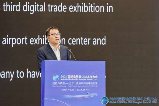 设置签到处和指引标识，保障参会者顺利入场