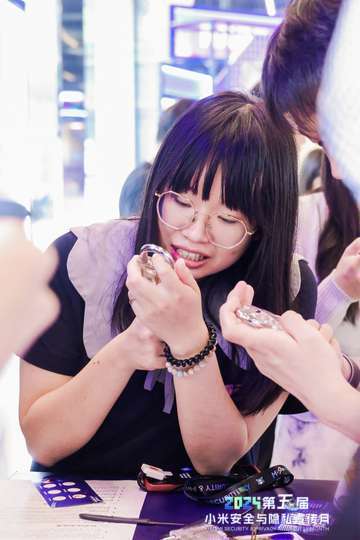 参与者可以在现场体验小米最新的安全产品和服务