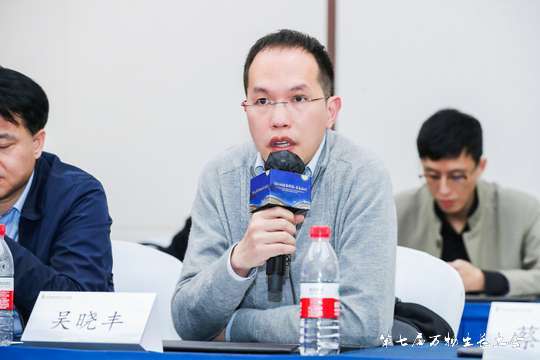 大会上，众多企业展示了最新的技术和产品，引起了与会者的高度关注。