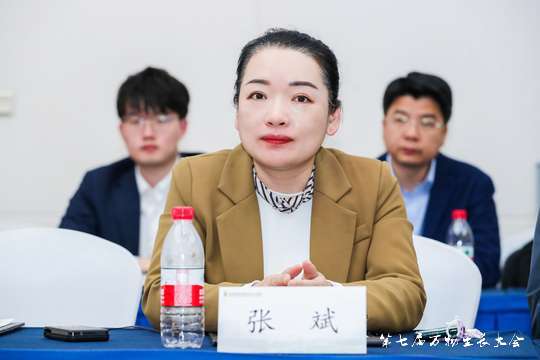 大会上，业内专家分享了最新的技术和经验，引起了与会者的热烈讨论。