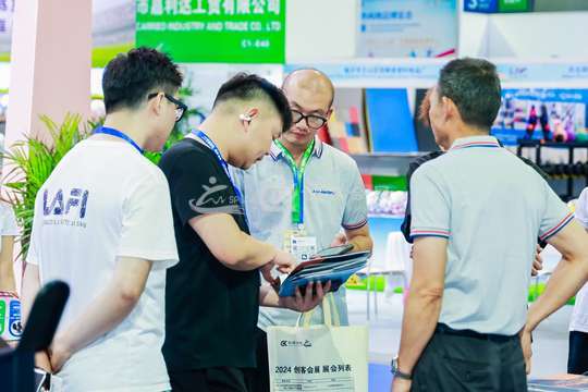 现场将安排专业团队进行活动现场照片直播，实时分享展会精彩瞬间