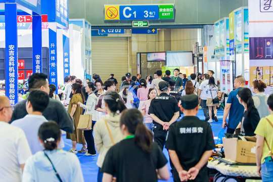 第二天将设立专业商务洽谈区，促进供需双方的合作与交流
