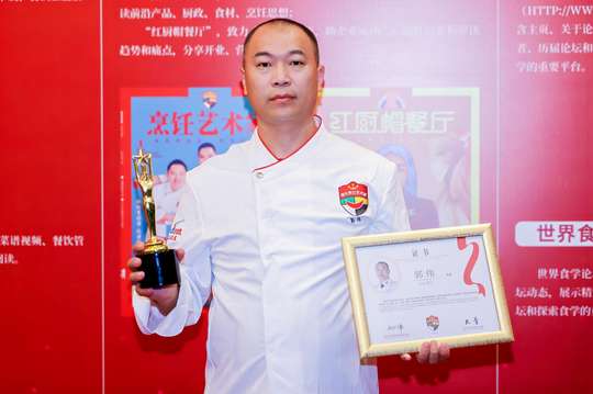 晚间将举办欢迎晚宴及交流派对，促进与会者之间的交流与合作