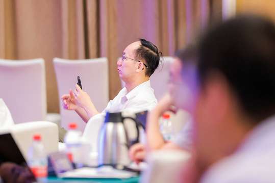 大会期间将设置安全保障措施，保证与会者的人身和财产安全