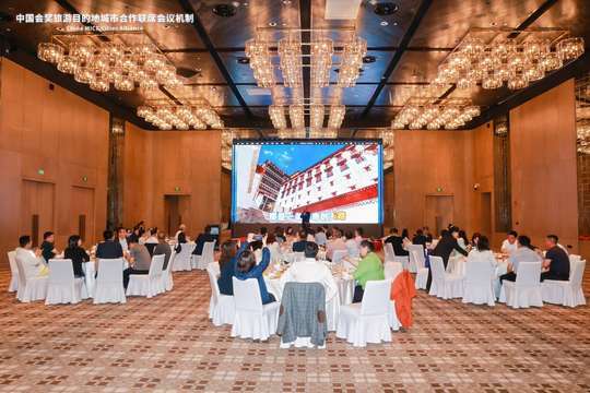 推动会奖旅游与文化产业的融合发展，通过现场照片直播扩大宣传影响