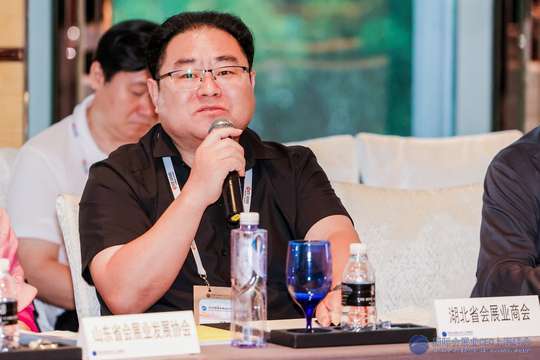 配置会议室电脑、投影仪等设备
