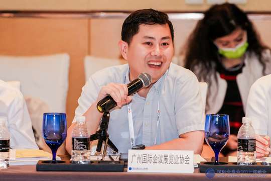 确定现场保险措施，确保参加人员安全