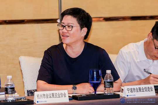 准备展台材料，促进企业互动合作