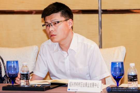 布置现场音响效果与舞台灯光