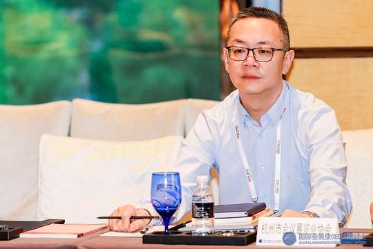 派遣志愿者，协助与会嘉宾