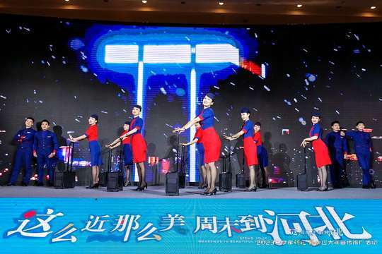 邀请媒体和网络平台进行活动报道和宣传，扩大活动的影响力和知名度。