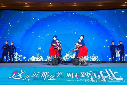 制作精美的活动宣传册和海报，进行宣传推广，吸引更多人了解和参与活动。