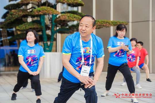 社交晚宴，加强行业内人脉关系