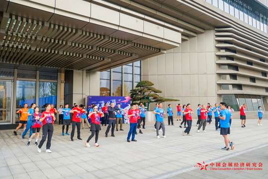 新会员介绍，拓展会展经济合作网络