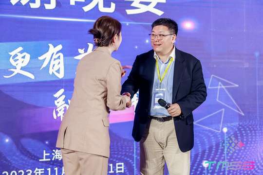 提供照片直播服务，让参会人员随时分享活动精彩瞬间
