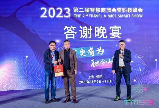 举办研讨会和小组讨论，共同探讨行业热点话题和挑战