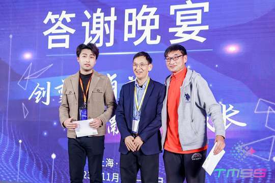 组织社交活动，促进与会人员之间的交流和建立业务关系