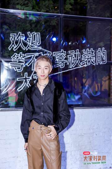 设计师匠心独具，展示最新时尚趋势和创意艺术