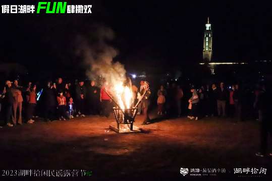 设立展示区域，展示音乐、艺术和手工艺品等相关作品。
