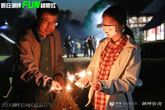 安排音乐市集，为参与者提供购买音乐专辑和纪念品的机会。