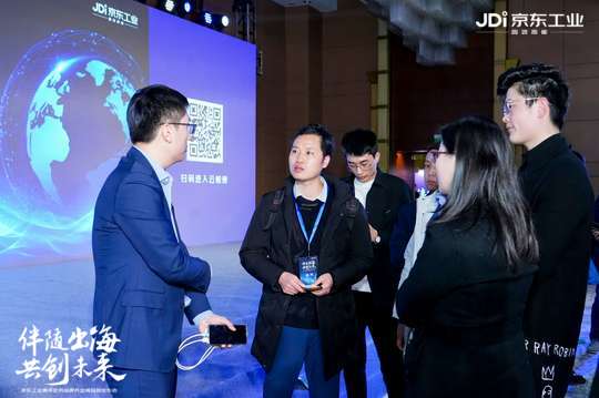联络专业团队，确保照片直播顺利进行