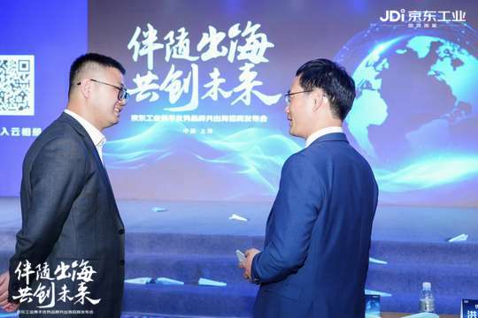 联络媒体，扩大照片直播的影响力