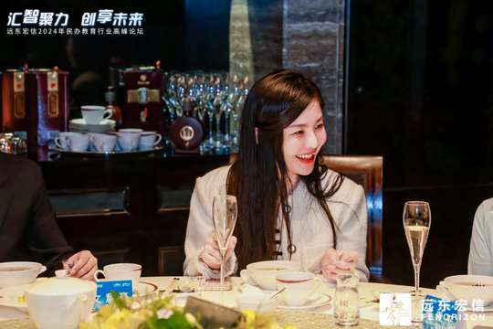 安排论坛资料颁发，让与会者获得更多行业信息和资源