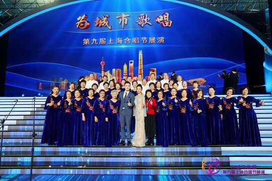捕捉合唱场面的精彩瞬间，展示其气势和声音的感染力