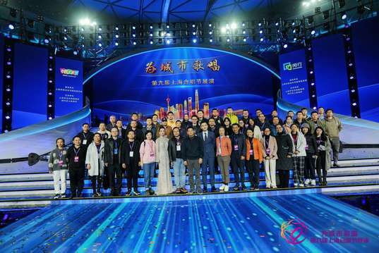 引入照片直播技术，现场实时分享合唱团演唱的精彩瞬间