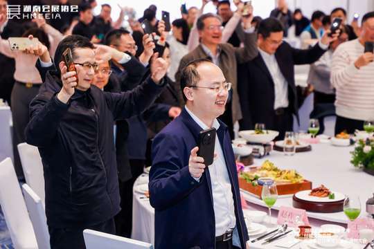 参会者将在活动中深度交流，促进会展业的共同发展