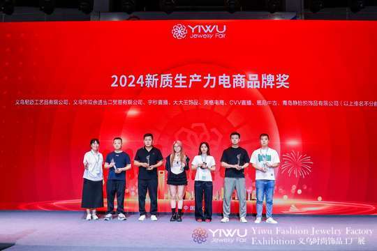 社交媒体互动，展会瞬间分享与讨论