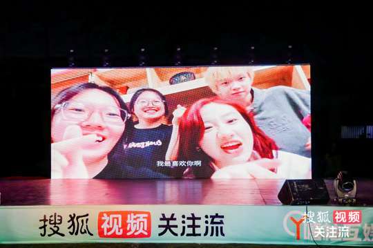 专业团队将负责现场照片直播，确保观众能实时感受到现场氛围