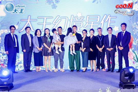 抽奖、签名会等活动通过照片直播呈现，吸引更多参与