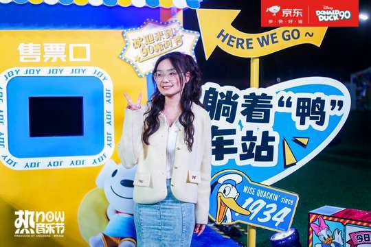 安排现场直播报道，让更多人共享活动的精彩时刻