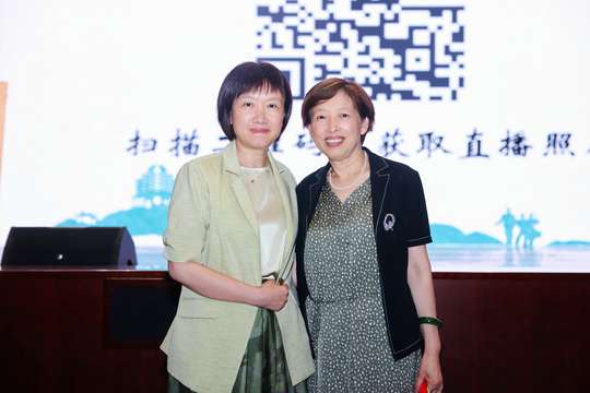 准备会议媒体墙及信息发布板，便于参会者获取信息