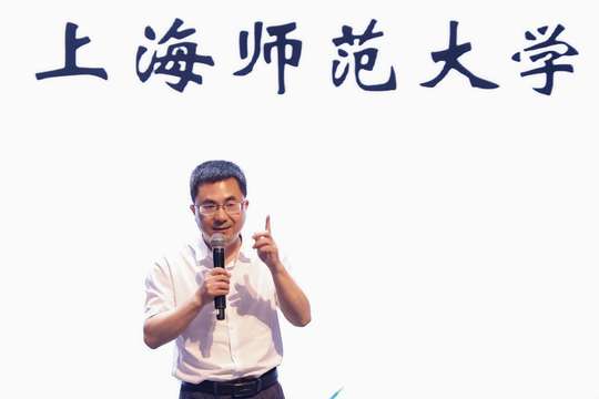 确定照片直播实时编辑团队，保证内容及时更新